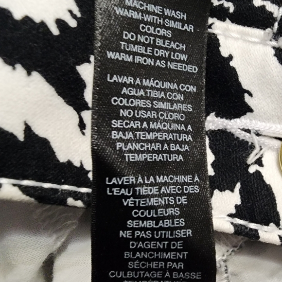 Chico's So Lifting Cropped Pants Size 10 - Picture 7 of 7